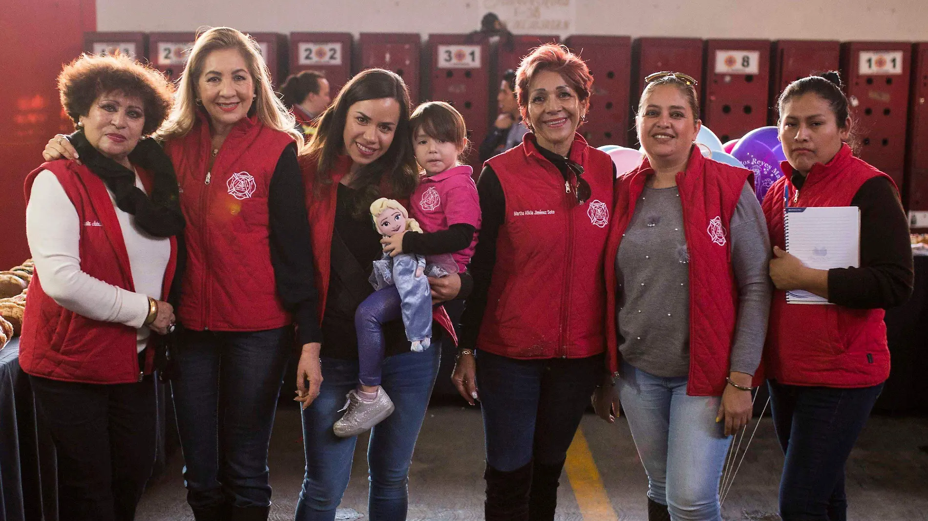 Damas Rosas preparan eventos para recaudar fondos en beneficio de bomberos.